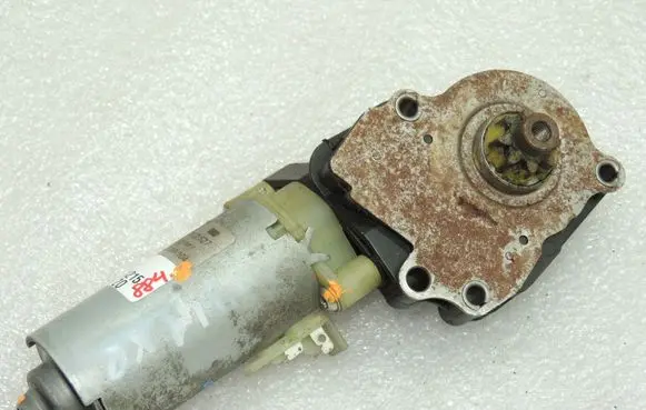 Volvo V70 Seat adjustment motor 8621412 0130002527