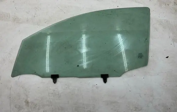 Nissan Qashqai Front door window glass four-door 43R001582