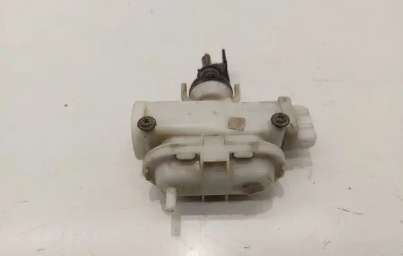 Volkswagen PASSAT B3 Central locking vacuum pump 357862153