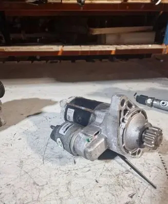 Volkswagen PASSAT B7 Starter motor