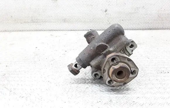 Volkswagen Golf IV Power steering pump 030145157
