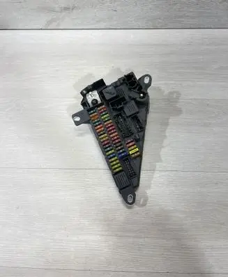 BMW 5 E60 E61 Fuse module 6906619