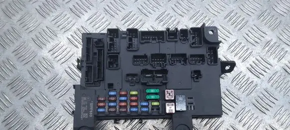 Mitsubishi Outlander Fuse module 8637B680