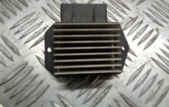Toyota Corolla Verso E121 Heater blower fan relay 499300-2121
