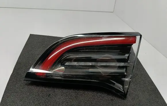 Tesla Model 3 Tailgate rear/tail lights 1502089-00-B
