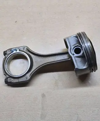 BMW M5 Piston with connecting rod 7840922