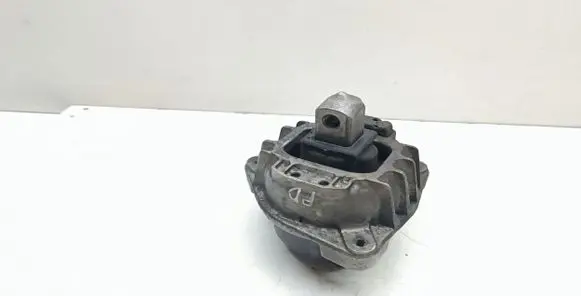 BMW 5 GT F07 Engine mount bracket 6777371 22116777371