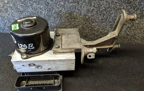 Mercedes-Benz C W203 ABS Pump A0325459132