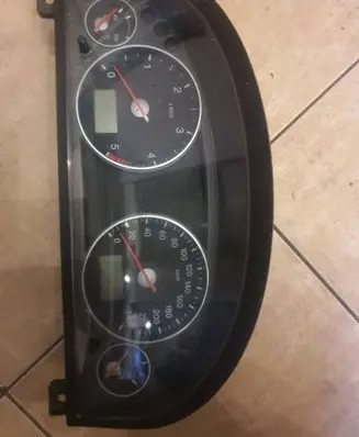 Speedometer (instrument cluster)