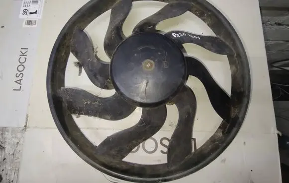 Peugeot 406 Radiator cooling fan shroud 