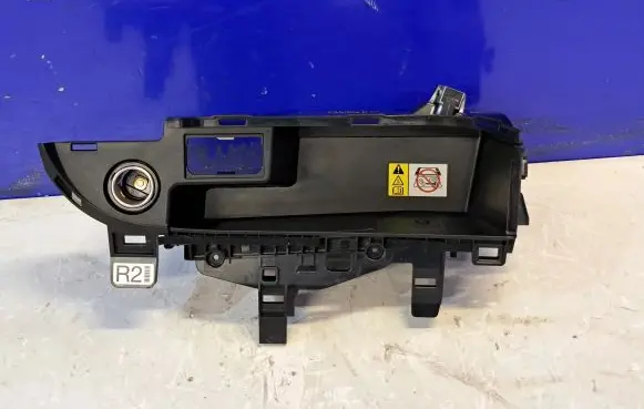 Dashboard glove box trim