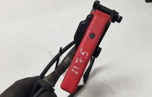 Citroen Berlingo Engine bonnet (hood) release handle