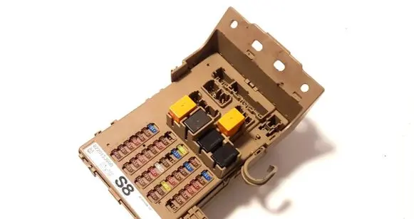Subaru Forester SK Fuse module 82201SJ800 JB006008N03