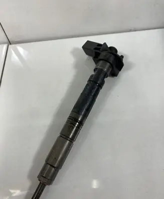 Audi A6 S6 C6 4F Fuel injector 03L130277