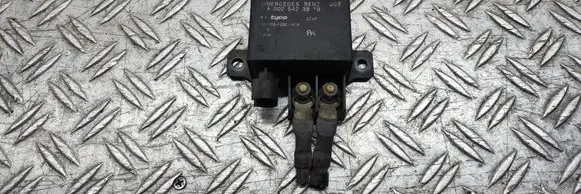 Mercedes-Benz E W211 Charging relay 