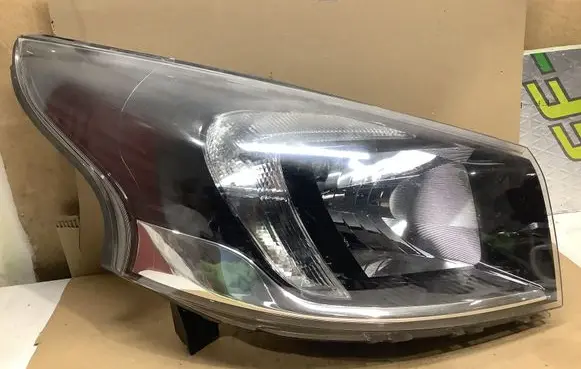 Opel Vivaro Headlight/headlamp 93867948 1EE01156502