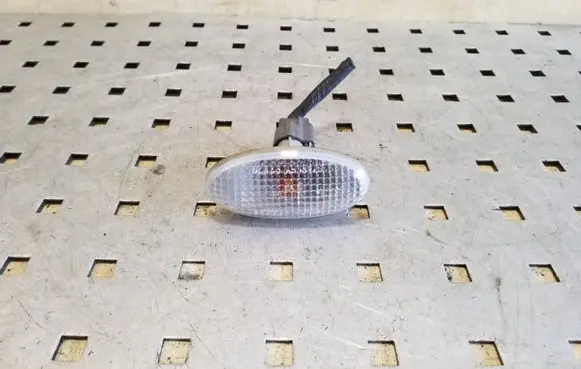 Mazda 3 I Front fender indicator light E13010635