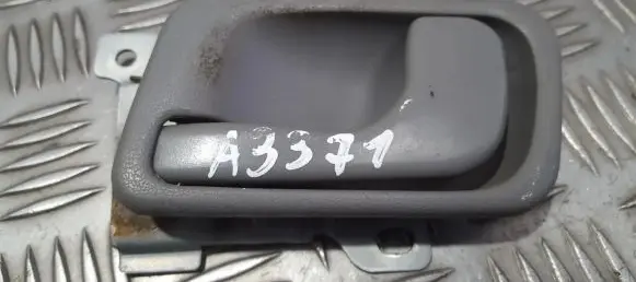 Mitsubishi Space Runner Front door interior handle MB517467