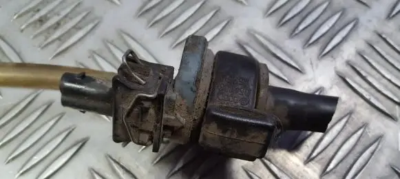 Volkswagen Golf III Valve vacuum 054133459b