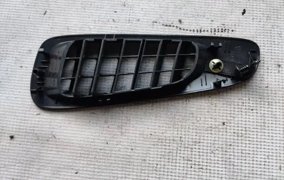 Mercedes-Benz Vito Viano W639 Dashboard air vent grill cover trim A6398310160