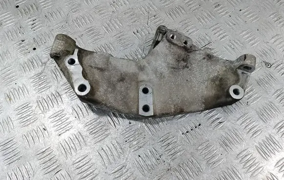 Renault Laguna III Engine mounting bracket 8200741756