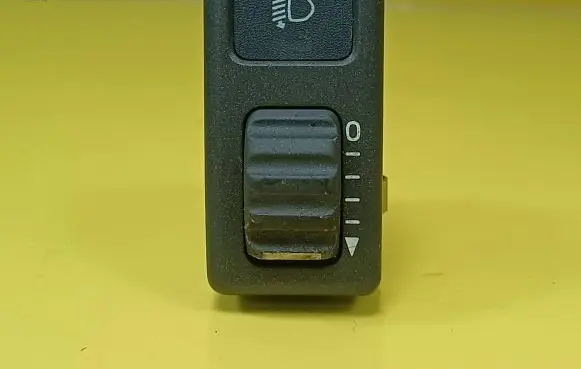 Volvo V70 Headlight level height control switch 9162960