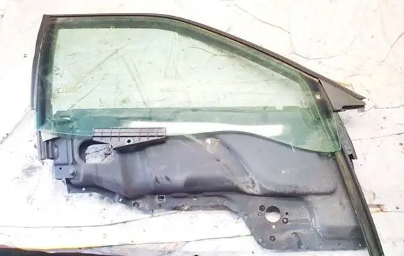 Audi 80 90 S2 B4 Front door window/glass frame 