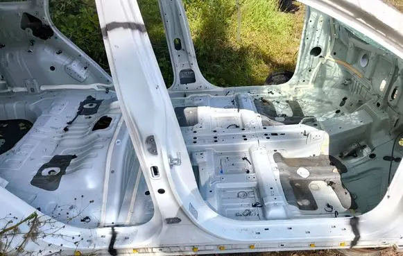 KIA Niro Pillar (middle) 