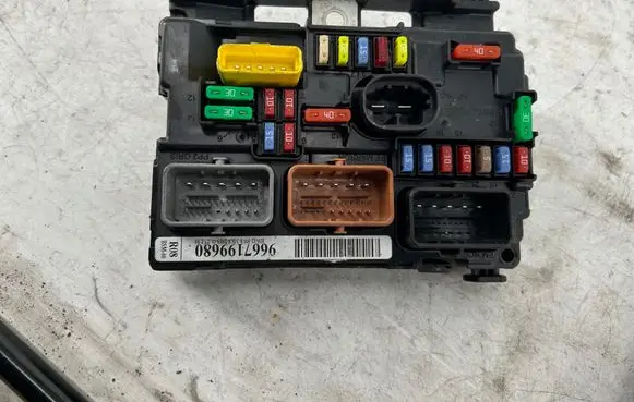 Citroen DS3 Fuse module 9667199680