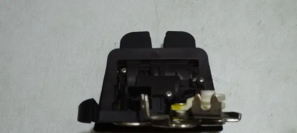 Audi A4 S4 B8 8K Tailgate lock latch 