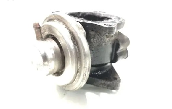 Volkswagen Golf V EGR valve 038129637D