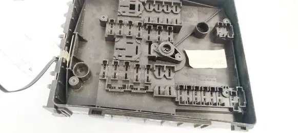 Volkswagen Caddy Fuse box set 1K0937125A