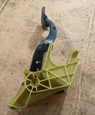 BMW 7 E65 E66 Brake pedal 6752517