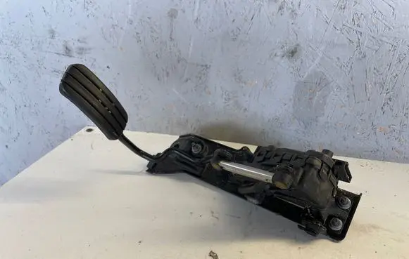 Renault Trafic II (X83) Accelerator throttle pedal 6PV00811915 8200008477