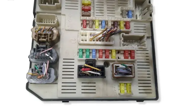 Renault Megane III Fuse module 284B60009R 8619112777