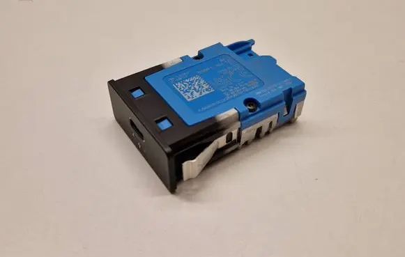 BMW i4 USB socket connector 5A84161