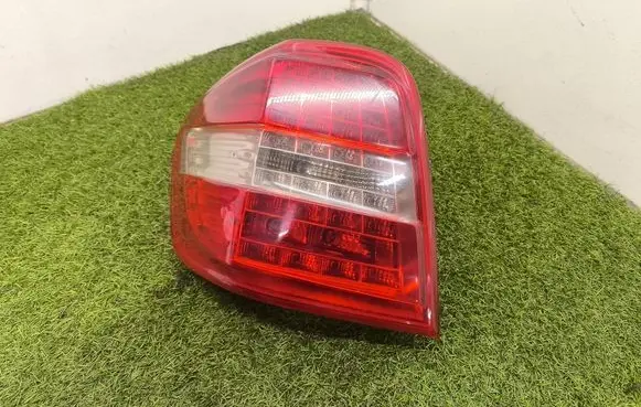 Mercedes-Benz ML W164 Rear/tail lights A1649064200 8X05AE0497