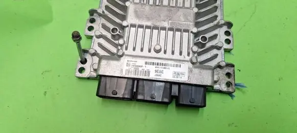 Ford Kuga I Engine control unit/module 8V4112A650AE