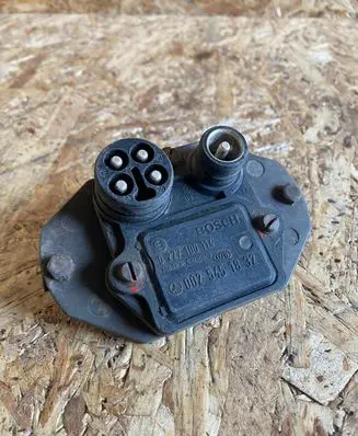 Mercedes-Benz W123 Ignition amplifier control unit 0025451832 0227100114