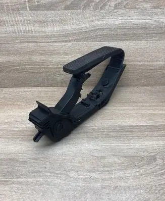 Mercedes-Benz CLS C219 Accelerator throttle pedal A2113000504 A2033010001