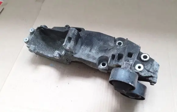 Nissan X-Trail T31 Generator/alternator bracket 8200527320