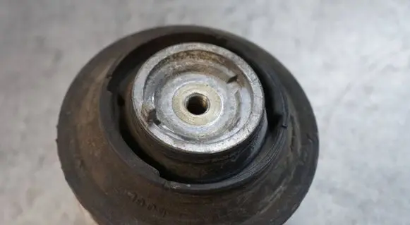 Mercedes-Benz CLS C219 Engine mount vacuum valve 