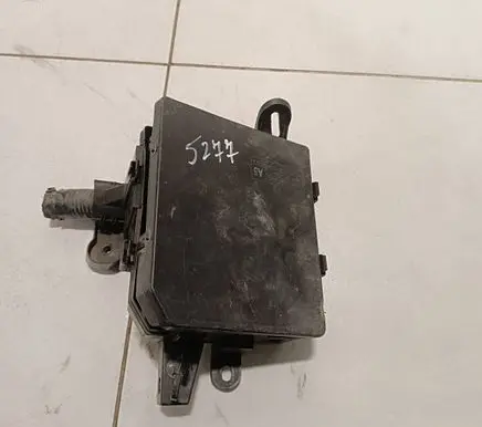 Nissan Juke I F15 Fuse module 284871KJ0A D807 5S0JR01C7