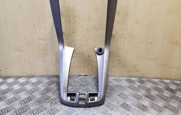 Chevrolet Captiva Gear shifter surround trim plastic 22751722