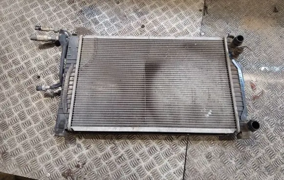 Volkswagen PASSAT B5 Coolant radiator 99000629 8MK376720591 2011914