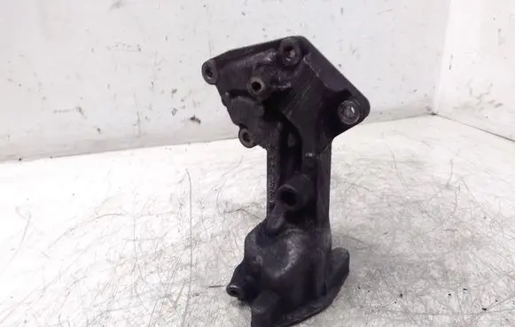 Mercedes-Benz R W251 Oil filter mounting bracket A6421800010