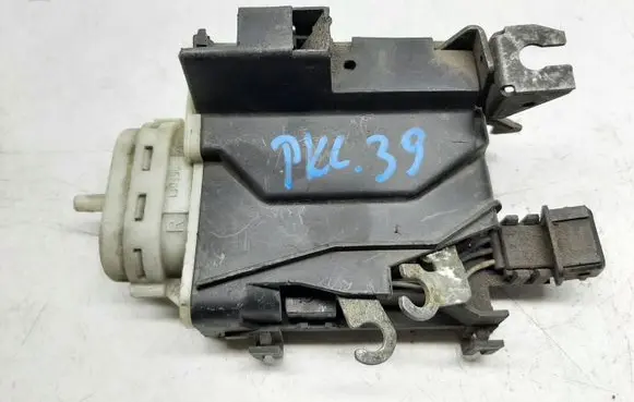 Audi 100 S4 C4 Front door lock 4A1837016B