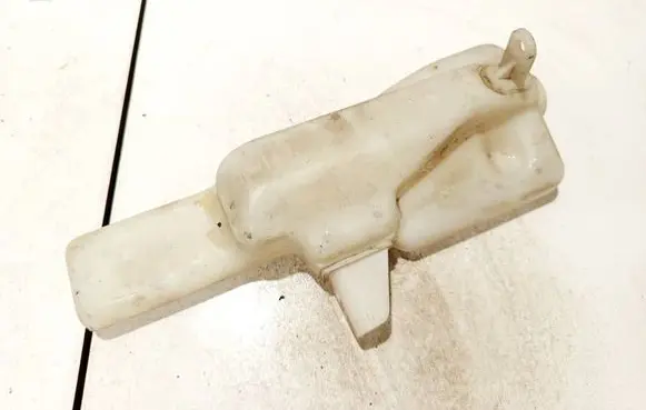 Mitsubishi Carisma Windshield washer fluid reservoir/tank