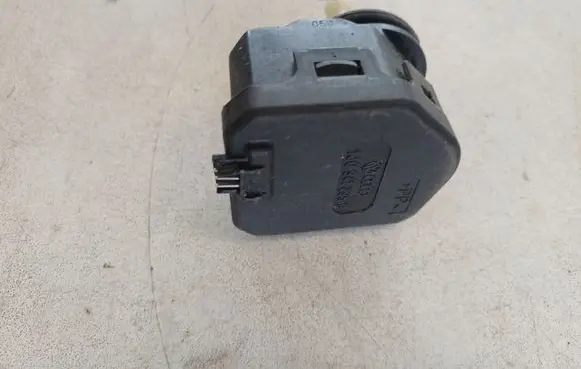 Volkswagen PASSAT B5.5 Headlight level adjustment motor 1J0941295C