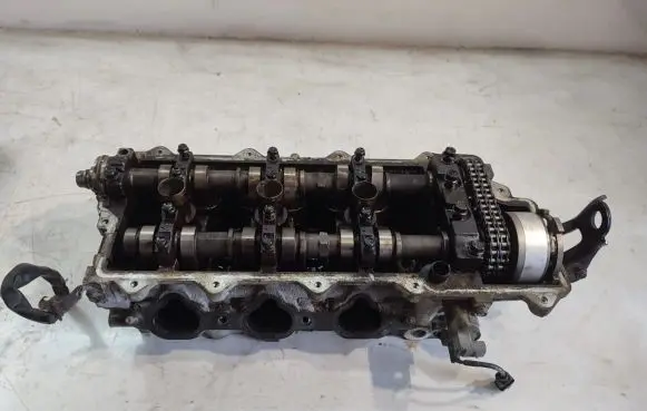 Hyundai Santa Fe Engine head 